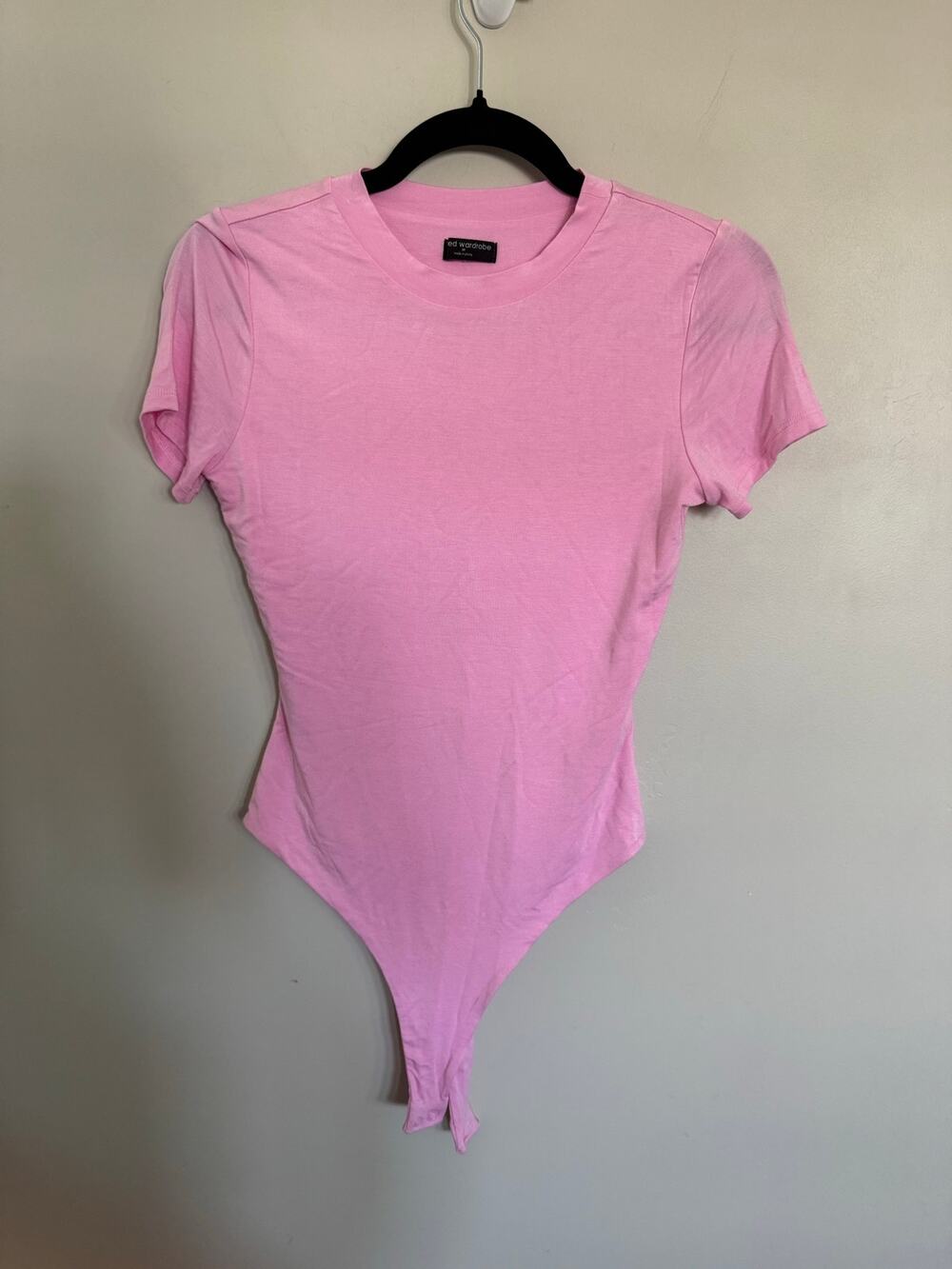 NWOT Naked Wardrobe My Kinda T Party Short Sleeve Bodysuit in Pink SZ M